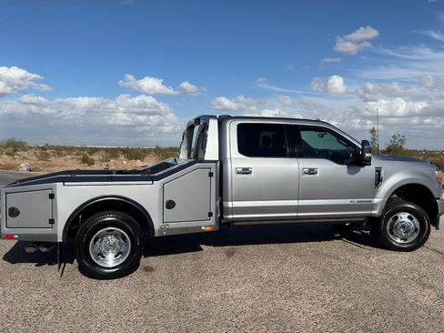 Used 2022 Ford F350 Platinum image 2
