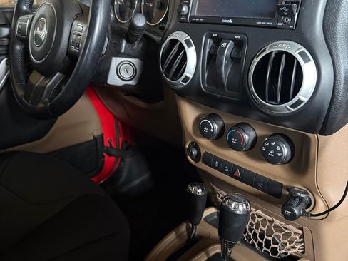 Used 2015 Jeep Wrangler Sahara AWD/4WD image 12