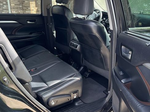 Used 2015 Toyota Highlander XLE image 11