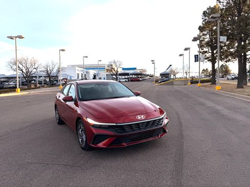 Used 2024 Hyundai Elantra SEL image 9