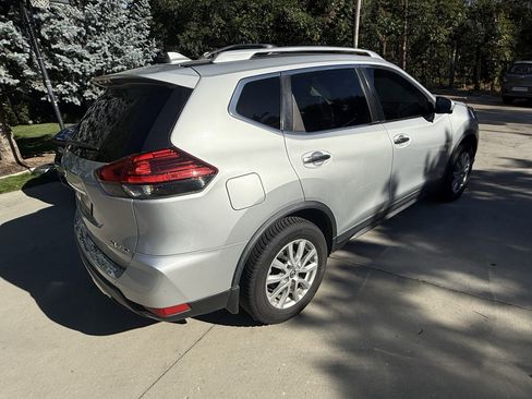 Used 2017 Nissan Rogue SV w/ SV Premium Package AWD/4WD image 5
