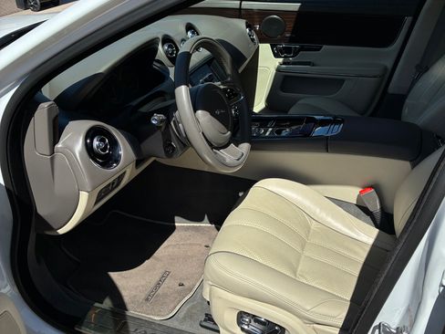 Used 2015 Jaguar XJ L Portfolio RWD image 11