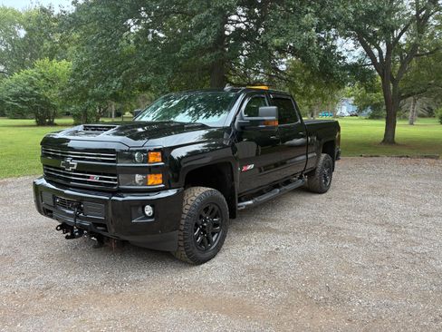 Used 2019 Chevrolet Silverado 2500 LT w/ Midnight Edition AWD/4WD image 1