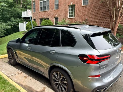 Used 2024 BMW X5 xDrive40i w/ M Sport Package AWD/4WD image 4