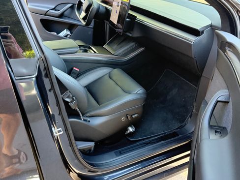 Used 2023 Tesla Model X image 11