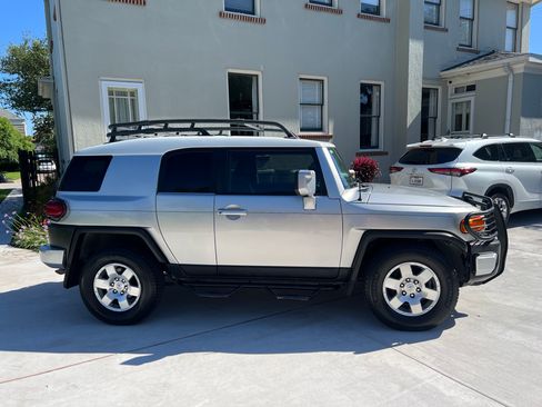 Used 2007 Toyota FJ Cruiser 2WD image 4