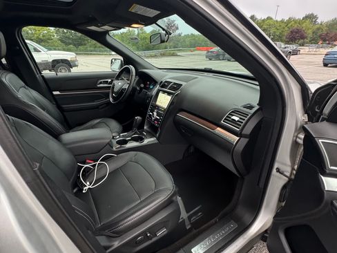 Used 2018 Ford Explorer Limited AWD/4WD image 10