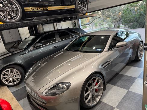 Used 2006 Aston Martin V8 Vantage Coupe 2D image 32