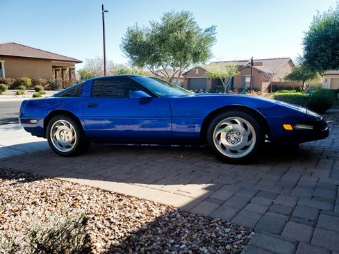 Used 1994 Chevrolet Corvette Coupe image 2