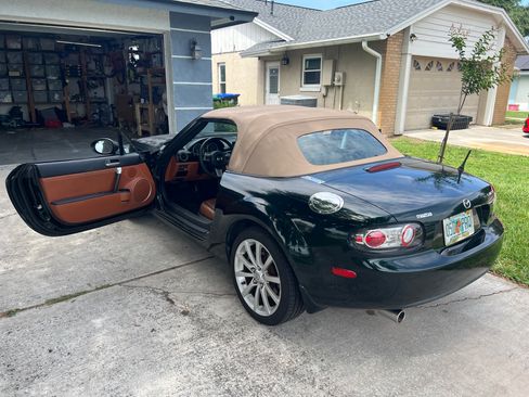 Used 2007 MAZDA MX-5 Miata Grand Touring w/ Premium Pkg RWD image 9