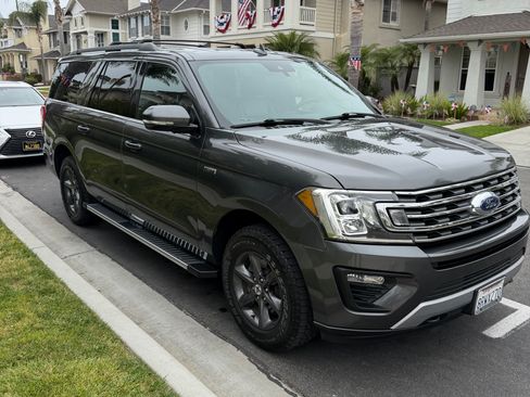 Used 2020 Ford Expedition Max XLT w/ Equipment Group 202A AWD/4WD image 5