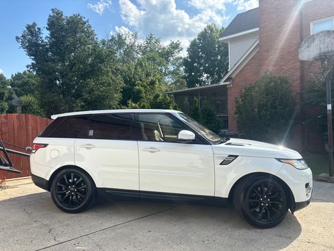 Used 2016 Land Rover Range Rover Sport HSE AWD/4WD image 4