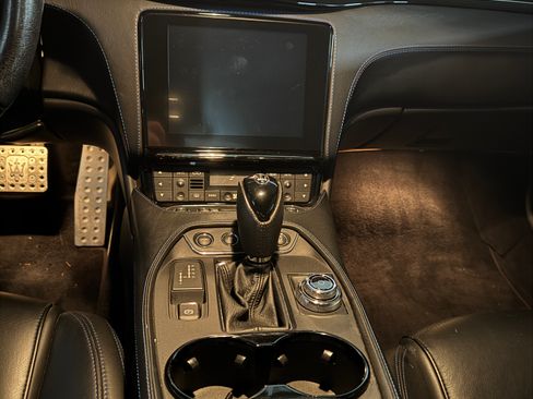 Used 2018 Maserati GranTurismo Sport image 21