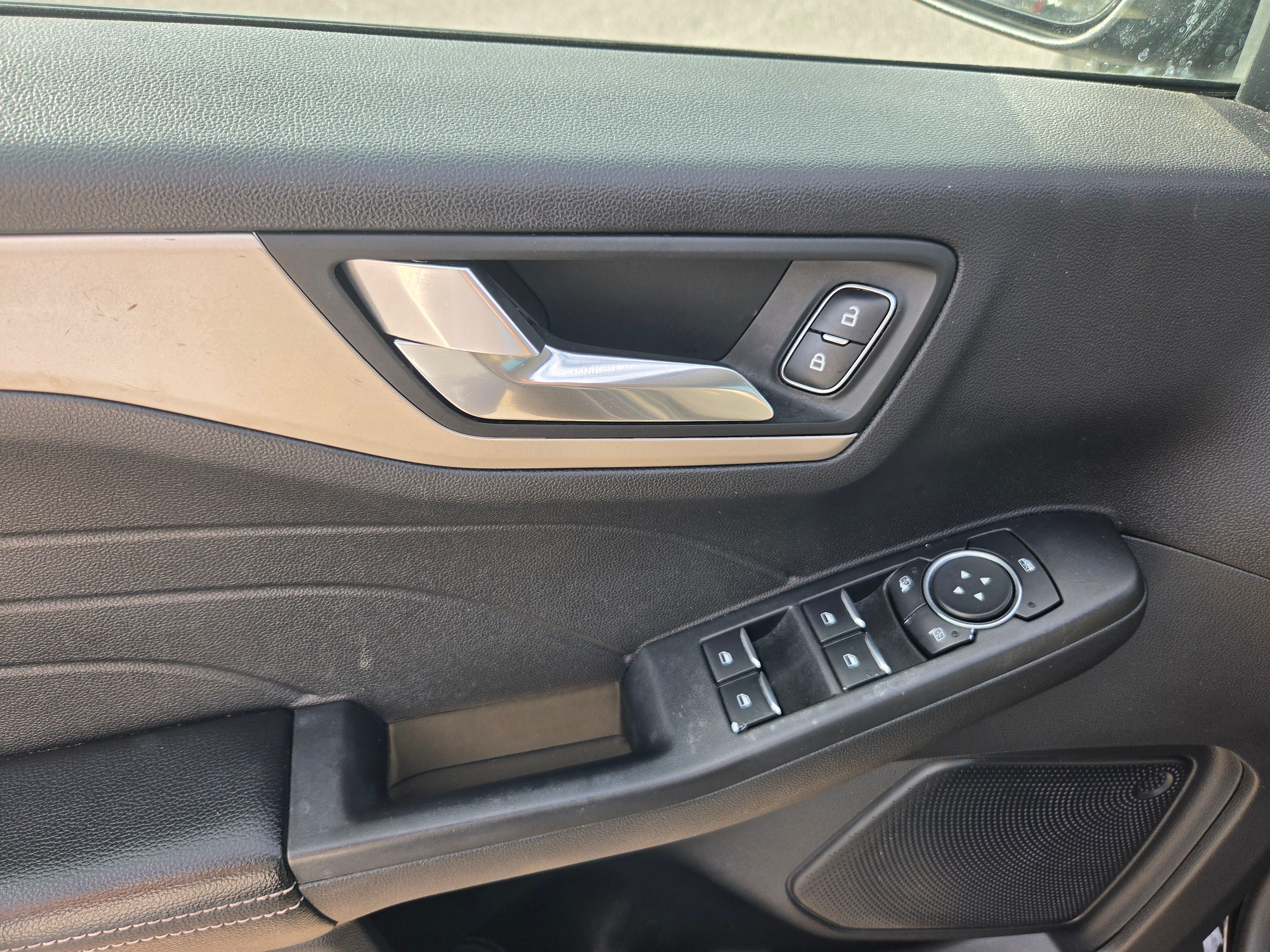 Used 2021 Ford Escape SE w/ Convenience Package FWD image 12