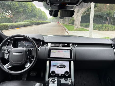 Used 2020 Land Rover Range Rover HSE image 9