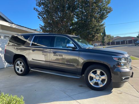 Used 2017 Chevrolet Suburban Premier image 5