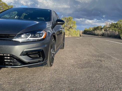 Used 2019 Volkswagen Golf 4-Door image 2