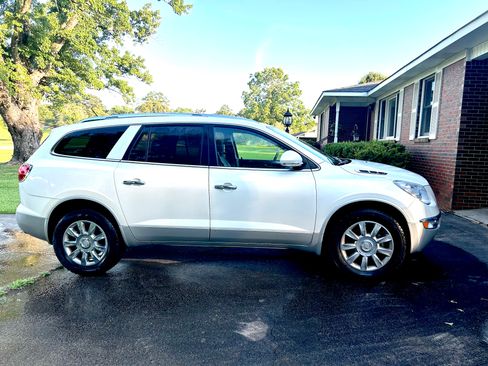 Used 2011 Buick Enclave CXL w/ Trailering Provision Package FWD image 1