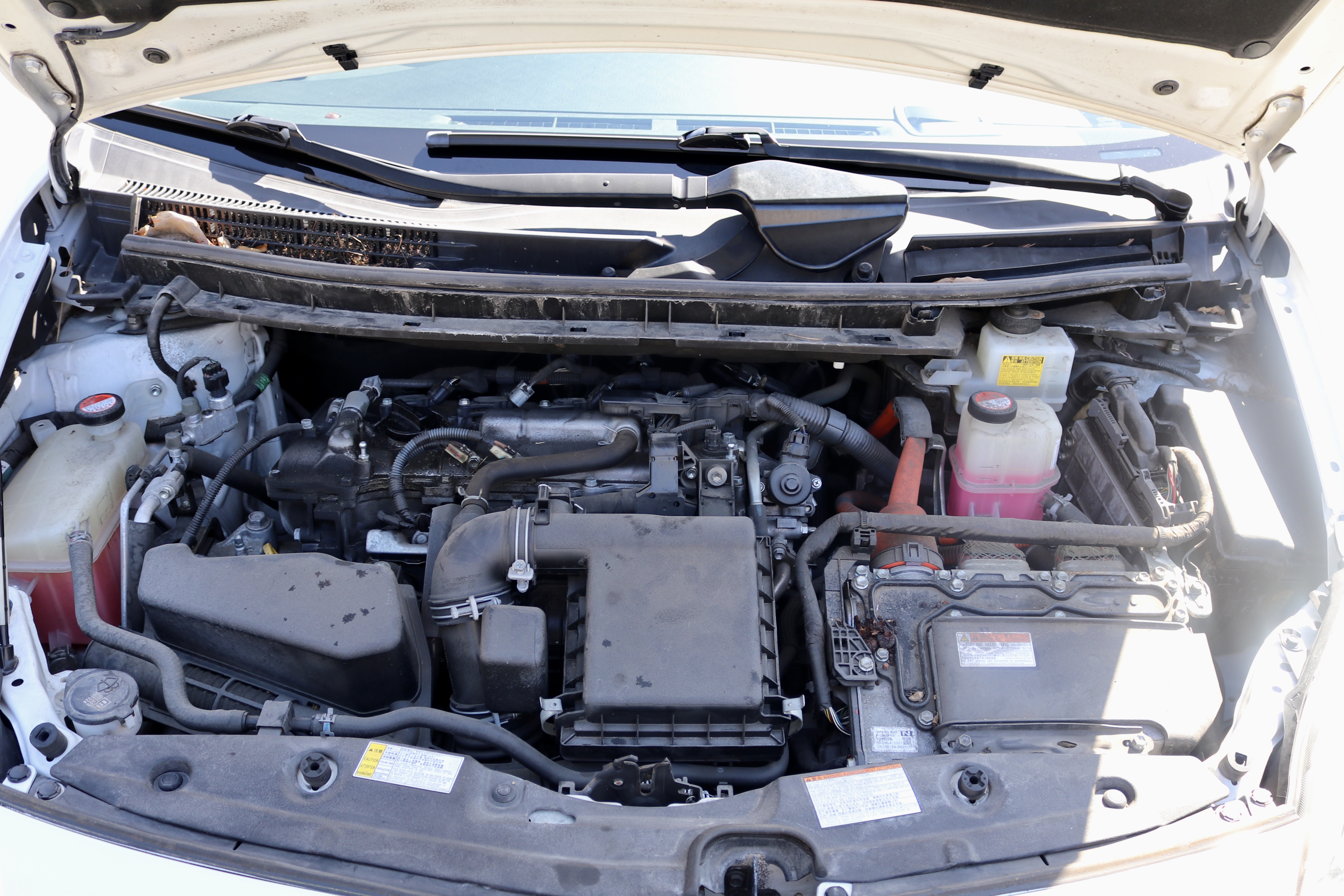 Used 2015 Toyota Prius Four w/ Deluxe Solar Roof Package FWD image 9