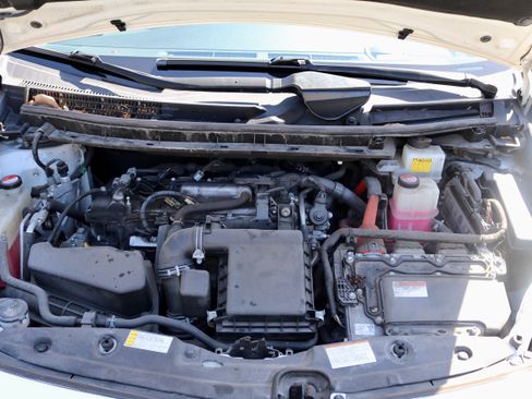 Used 2015 Toyota Prius Four w/ Deluxe Solar Roof Package FWD image 9