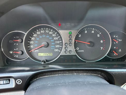 Used 2004 Toyota Land Cruiser image 6