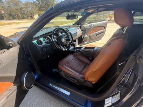 Used 2010 Ford Mustang Premium image 11