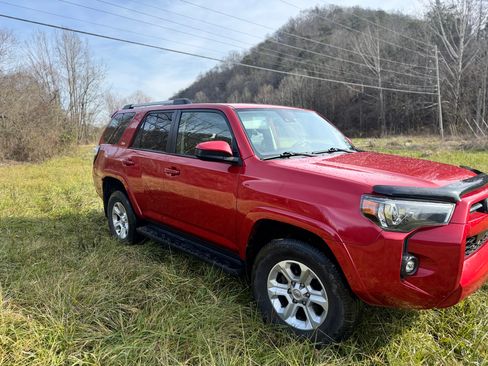 Used 2022 Toyota 4Runner SR5 image 2