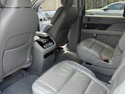 Used 2021 Lincoln Navigator Reserve RWD image 9