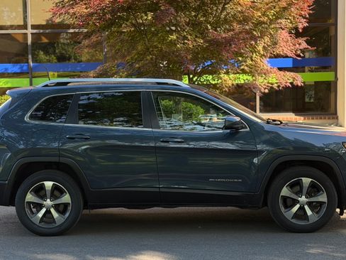 Used 2019 Jeep Cherokee Limited AWD/4WD image 5