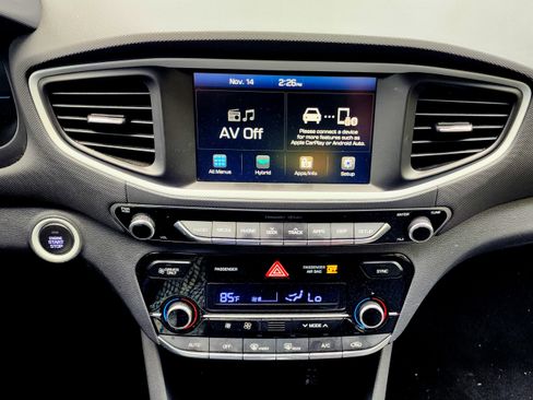 Used 2017 Hyundai Ioniq SEL image 16