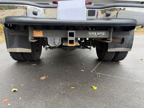 Used 2006 Chevrolet Silverado 3500 LT w/ Heavy-Duty Power Package image 8