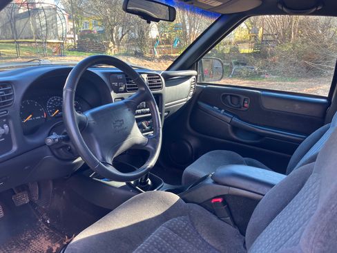 Used 1998 Chevrolet S10 Pickup LS w/ Preferred Equipment Group image 6