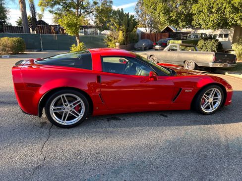 Used 2006 Chevrolet Corvette Z06 w/ Preferred Equipment Group image 2