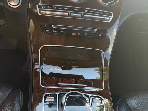 Used 2018 Mercedes-Benz GLC 300 4MATIC image 12
