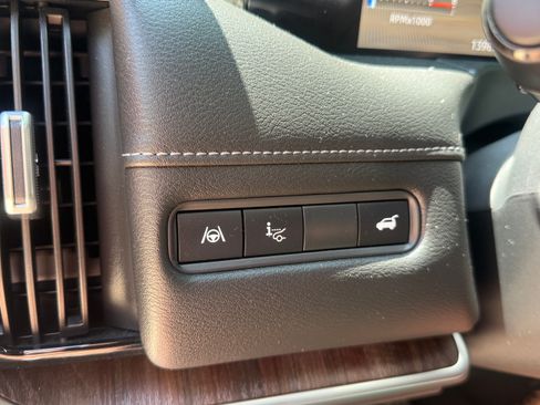 Used 2025 Nissan Armada Platinum Reserve AWD/4WD image 12