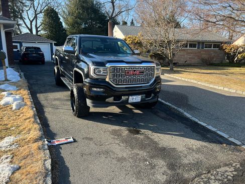 Used 2018 GMC Sierra 1500 Denali image 1