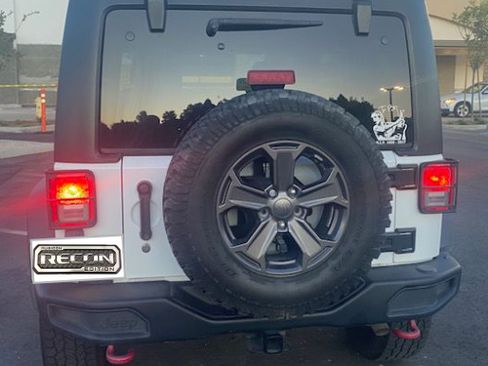 Used 2018 Jeep Wrangler Unlimited Rubicon image 25