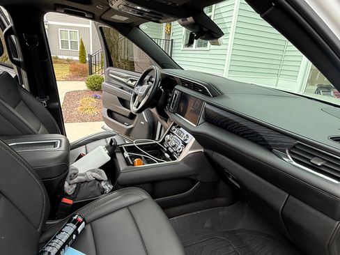 Used 2023 GMC Yukon XL Denali w/ Denali Reserve Package image 11