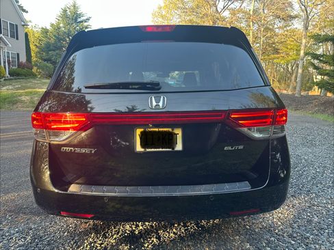 Used 2015 Honda Odyssey Touring Elite image 9
