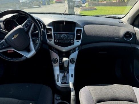 Used 2014 Chevrolet Cruze LT image 6
