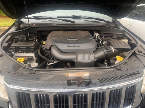 Used 2011 Jeep Grand Cherokee Laredo AWD/4WD image 9