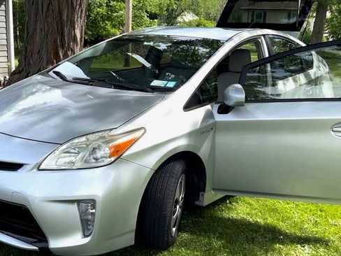 Used 2012 Toyota Prius Three FWD image 4