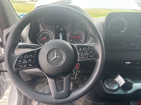 Used 2024 Mercedes-Benz Sprinter 2500 image 8
