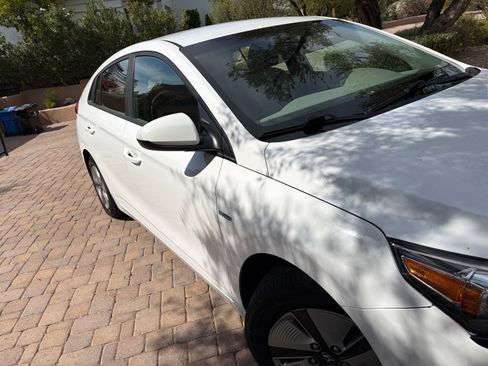 Used 2017 Hyundai Ioniq Blue FWD image 4