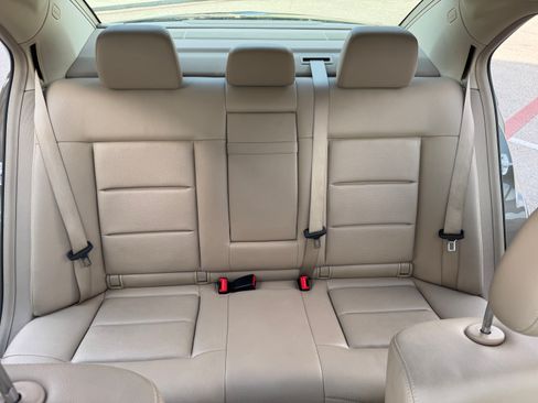 Used 2011 Mercedes-Benz E 350 4MATIC Sedan image 23
