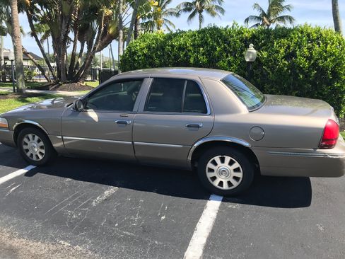 Used 2005 Mercury Grand Marquis LSE RWD image 4