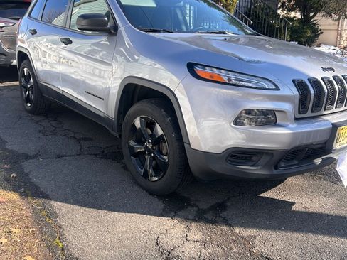 Used 2017 Jeep Cherokee Sport w/ Cold Weather Group image 13