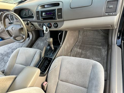 Used 2004 Toyota Camry LE image 12