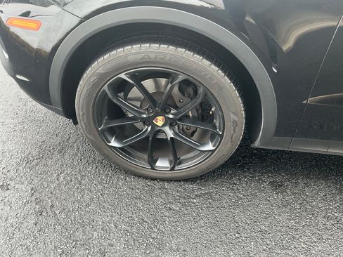 Used 2019 Porsche Cayenne Sport Utility 4D image 5