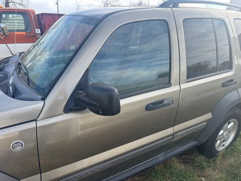 Used 2007 Jeep Liberty Sport AWD/4WD image 5